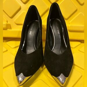 Gianni Bini Size 5.5 Black Suede Leather and Silver Chrome Style heel & Tip NWOT